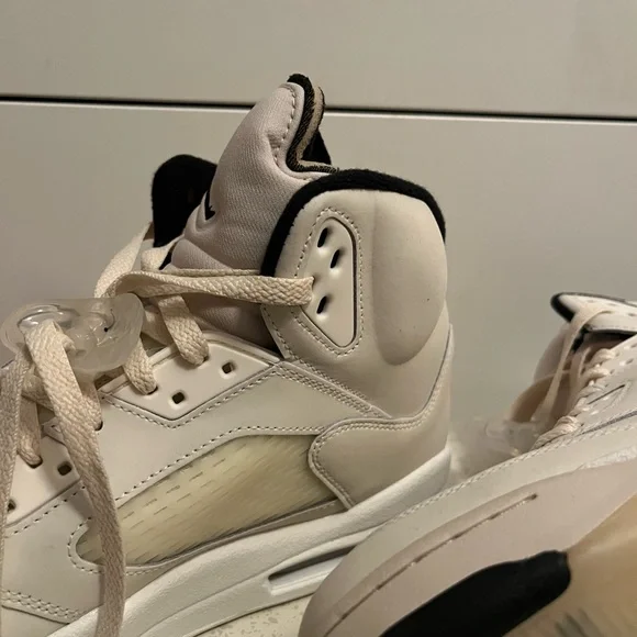 Limited edition Air Jordan 5 retro se sails